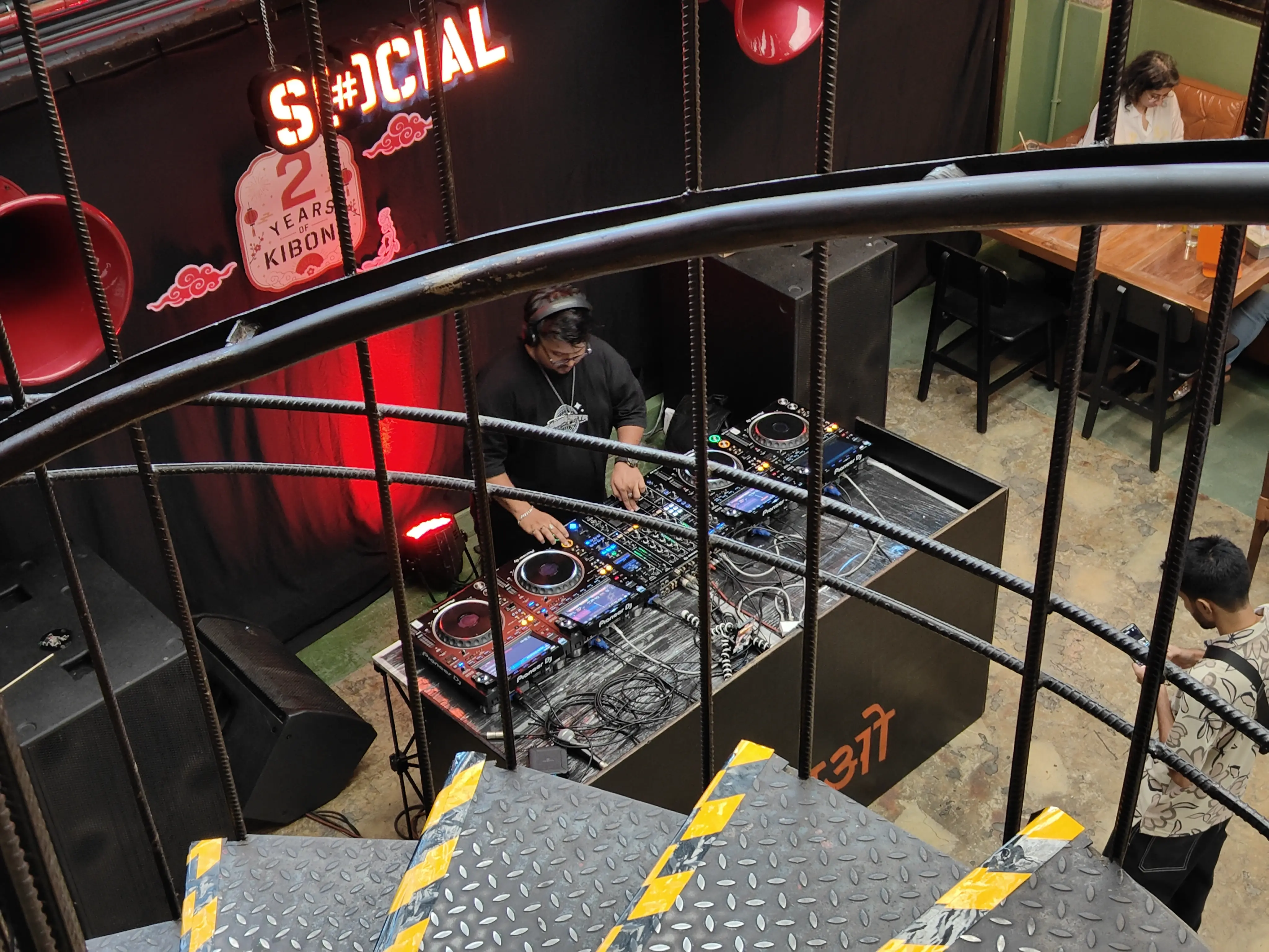dj